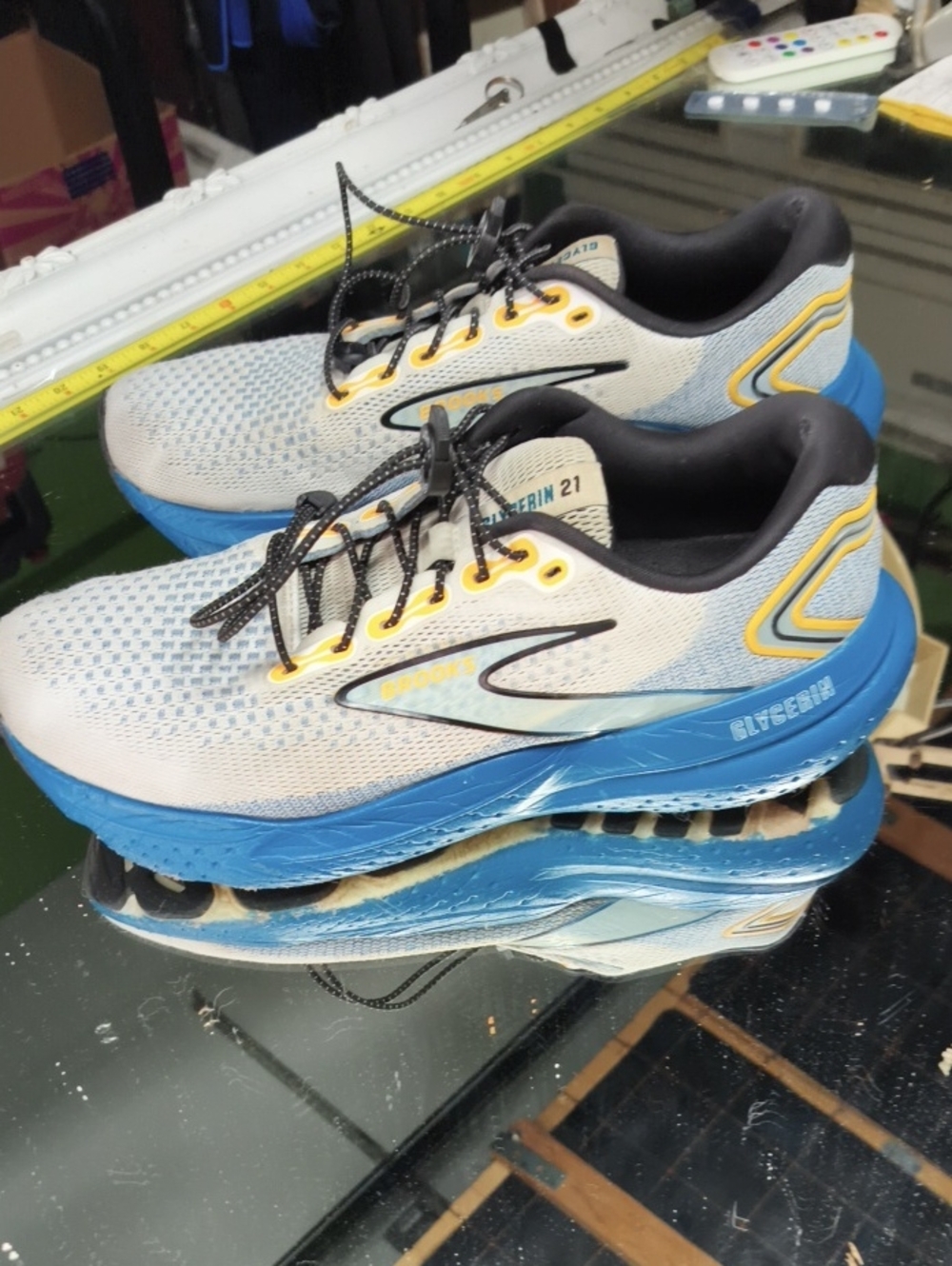 Mens 11 Brooks Glycerin GTS 21 Runners white, sapphire, orange.  Excellent Shoe